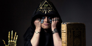 Beitragsbild des Blogbeitrags “The Great Beast” 666 – Dan Brooklyn – eine Expedition in die Welt von Mr. Crowley