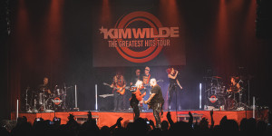 Beitragsbild des Blogbeitrags Konzertbericht Kim Wilde am 29. Oktober 2022 im Capitol Mannheim – Ohrwurmpotential garantiert￼ 