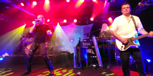 Beitragsbild des Blogbeitrags ARENA – Konzertbericht vom letzten Deutschland-Auftritt live im „Musiktheater REX“ in Bensheim