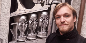 Beitragsbild des Blogbeitrags H.R. Giger 2022 – Wie die Strahlkraft seiner Werke den Künstler überdauert – Reportage