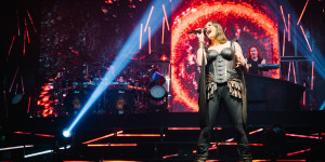 Beitragsbild des Blogbeitrags NIGHTWISH – Epischer Auftritt vor 12.000 begeisterten Fans! – Konzertbericht vom Gig in Stuttgart 