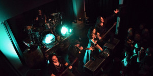 Beitragsbild des Blogbeitrags VISIONS OF ATLANTIS – Album-Release-Show in einer Schallplattenfabrik 