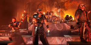 Beitragsbild des Blogbeitrags FEUERSCHWANZ rocken zusammen mit den WARKINGS und Angus McSix das altehrwürdige „Heidelbergus“ – Konzertbericht aus der halle02