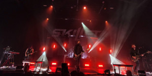 Beitragsbild des Blogbeitrags SKILLET / LIKE A STORM / EVA UNDER FIRE – Powergeladene Show der Alternative Rocker – Livebericht aus dem Schlachthof Wiesbaden 