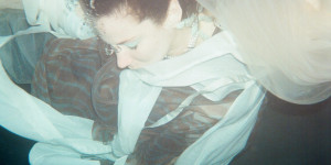Beitragsbild des Blogbeitrags Tamara Qaddoumi veröffentlicht Single „Under the Knife“ als Vorreiter für neue EP