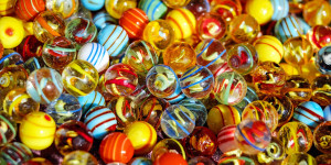 Beitragsbild des Blogbeitrags B(r)uchstücke der Literatur LXXV – Die Kindheit ist ein fernes Land, und doch immer nah.
