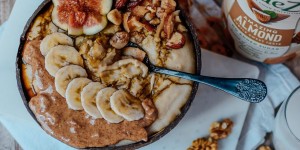 Beitragsbild des Blogbeitrags Feigenporridge mit AdeZ Amazing Almond