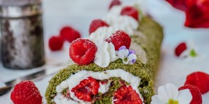 Beitragsbild des Blogbeitrags Gesunde Biskuitrolle mit Matcha