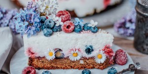 Beitragsbild des Blogbeitrags Protein Joghurt Torte zum Muttertag