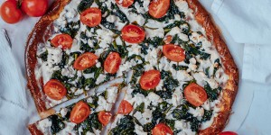 Beitragsbild des Blogbeitrags Low Carb Flammkuchen – Keto Rezept
