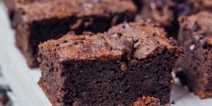 Beitragsbild des Blogbeitrags Healthy avocado brownies – sugar-free, no flour or butter 