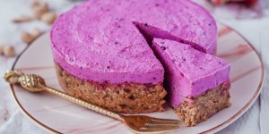 Beitragsbild des Blogbeitrags Cashew cheesecake with pink pitaya 