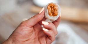 Beitragsbild des Blogbeitrags Mochi Rezept – einfach selber machen mit Erdnussbutter