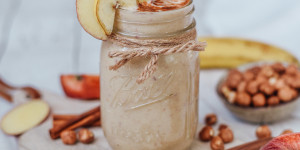 Beitragsbild des Blogbeitrags Bircher Müsli Smoothie – das perfekte Trinkfrühstück!