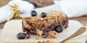 Beitragsbild des Blogbeitrags Blaubeer Crumble – paleo, vegan & low carb