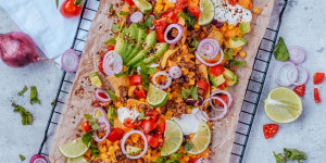 Beitragsbild des Blogbeitrags Vegetarische Nachos überbacken mit Käse