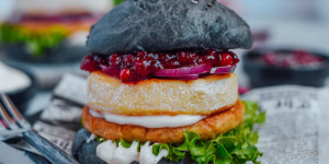 Beitragsbild des Blogbeitrags Schwarze Burger Buns mit Aktivkohle 