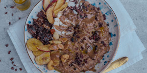 Beitragsbild des Blogbeitrags Braunhirse Porridge als Beauty Food für Haut, Haare und Nägel