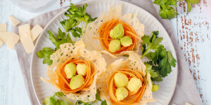 Beitragsbild des Blogbeitrags Parmesankörbchen – ketogene Osternester