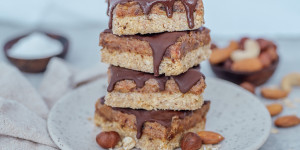 Beitragsbild des Blogbeitrags Millionaire Shortbread Rezept – vegan & glutenfrei