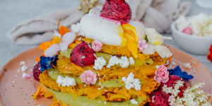 Beitragsbild des Blogbeitrags Süßkartoffel Puffer mit Avocado Mash und pochiertem Ei