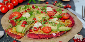 Beitragsbild des Blogbeitrags Pinke Pizza – low carb und glutenfreier Pizzaboden 