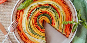 Beitragsbild des Blogbeitrags Vegane Quiche mit Sommergemüse