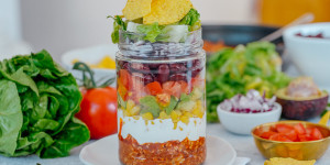 Beitragsbild des Blogbeitrags Mexikanischer Schichtsalat mit Nachos! 