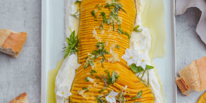 Beitragsbild des Blogbeitrags Butternusskürbis auf Fetaspiegel für den Herbst