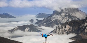 Beitragsbild des Blogbeitrags In sonnigen Höhen – Stein am Mandl (Steinernes Mandl) der Rundumblick über dem Nebelmeer