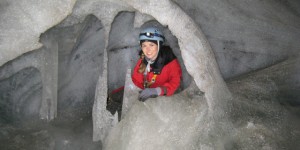 Beitragsbild des Blogbeitrags Geheimnisvolle Welten unter der Erde – eine der schönsten Eishöhlen Österreichs 