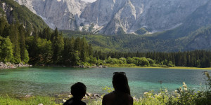 Beitragsbild des Blogbeitrags Lago di Fusine oder auch Weißenfelser Seen – ein Naturjuwel mit Farbenzauber! 