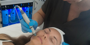 Beitragsbild des Blogbeitrags Hydrafacial der Selbstversuch - Jungbrunnen oder alles Fake?