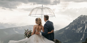 Beitragsbild des Blogbeitrags Die schönsten After Wedding Spots - Im Brautkleid auf Wanderschaft zu den schönsten Plätzen Oberösterreichs