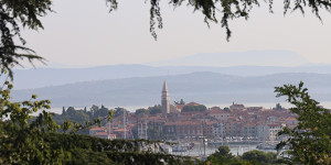 Beitragsbild des Blogbeitrags Eine Unvergessliche Reise nach Izola: Küstenzauber, und malerische Altstadt