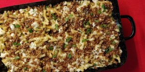 Beitragsbild des Blogbeitrags Karfiol Mac ’n‘ Cheese mit Schwarzbrotbrösel 