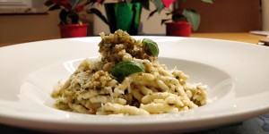 Beitragsbild des Blogbeitrags Trofie con salsa all‘ olio di oliva e noci