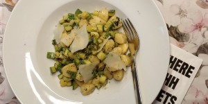 Beitragsbild des Blogbeitrags Gnocchi di patate con zucchine e menta 