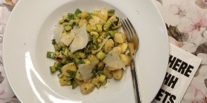 Beitragsbild des Blogbeitrags Gnocchi di patate con zucchine e menta