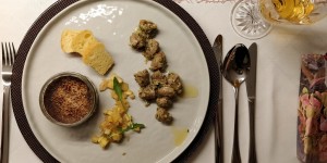Beitragsbild des Blogbeitrags Hühnerleber-Crème-brûlée mit Gewürzkruste und sautierte Hühnerherzen