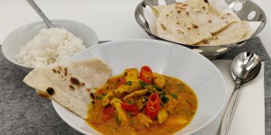 Beitragsbild des Blogbeitrags Ginger Chicken Curry {Kitchen impossible}