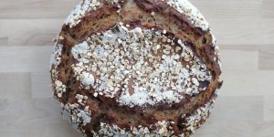 Beitragsbild des Blogbeitrags Haferflockenbrot {Sauerteigbrot}