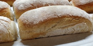 Beitragsbild des Blogbeitrags Ciabatta-Weckerl {Sauerteigbrot} 