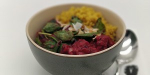 Beitragsbild des Blogbeitrags Rote-Rüben-Curry mit Spinat