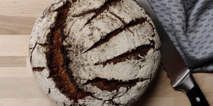 Beitragsbild des Blogbeitrags Einkorn-Roggen-Brot {Sauerteigbrot}