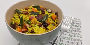 Beitragsbild des Blogbeitrags One-Pot-Reispfanne mit Gewürz-Kürbis 