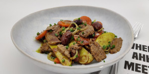Beitragsbild des Blogbeitrags Rindfleischsalat mit Käferbohnen, Apfel und Kernöl