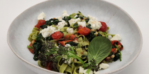 Beitragsbild des Blogbeitrags Bärlauch-Tagliatelle mit Frühlingskräutern