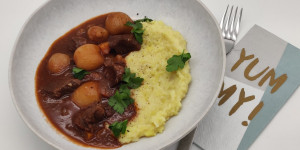 Beitragsbild des Blogbeitrags στιφάδο (Stifado)