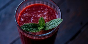 Beitragsbild des Blogbeitrags Drei leckere und gesunde Smoothie Rezepte für jede Jahreszeit!